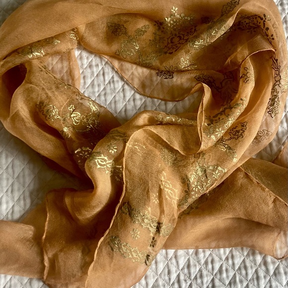 1950’s Vintage silk chiffon scarf with metallic print. - Picture 5 of 6